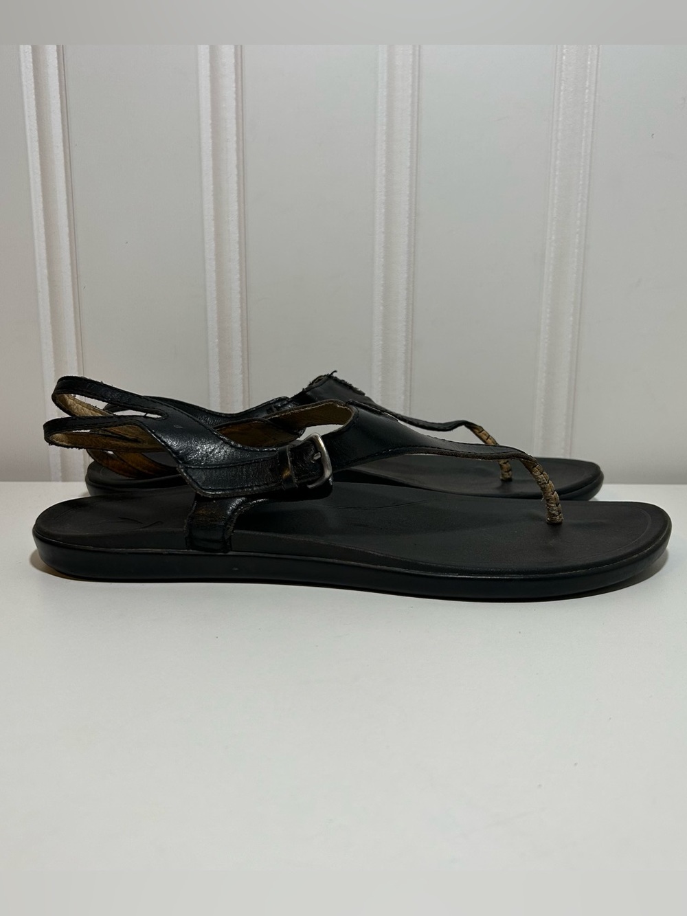 Olukai eheu black leather sandals women’s 11